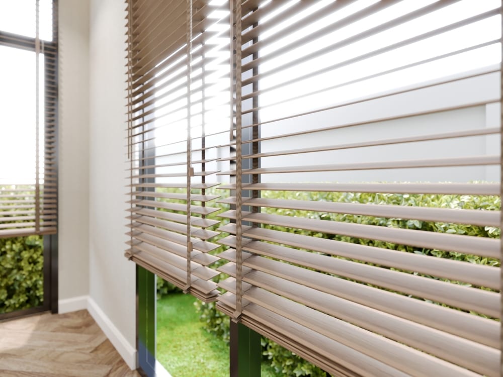 Real Wood vs Faux Wood Venetians in High-Humidity Rooms