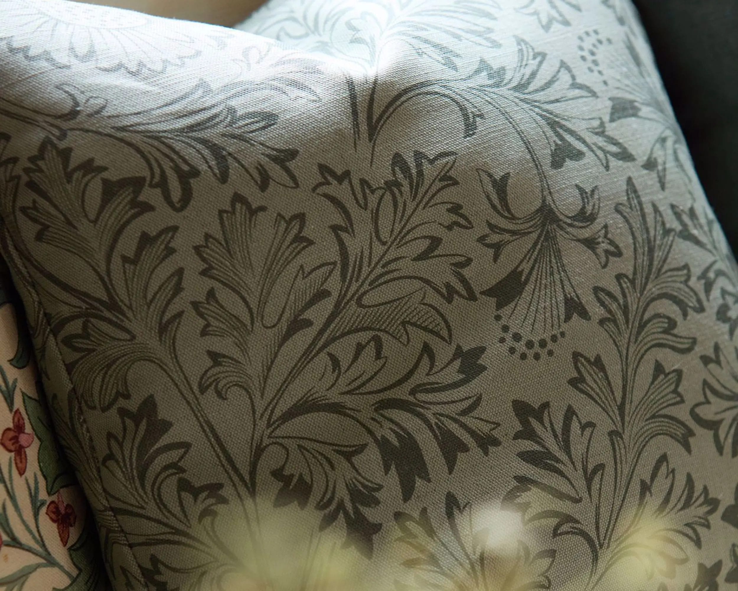 William Morris Chamomile Bayleaf